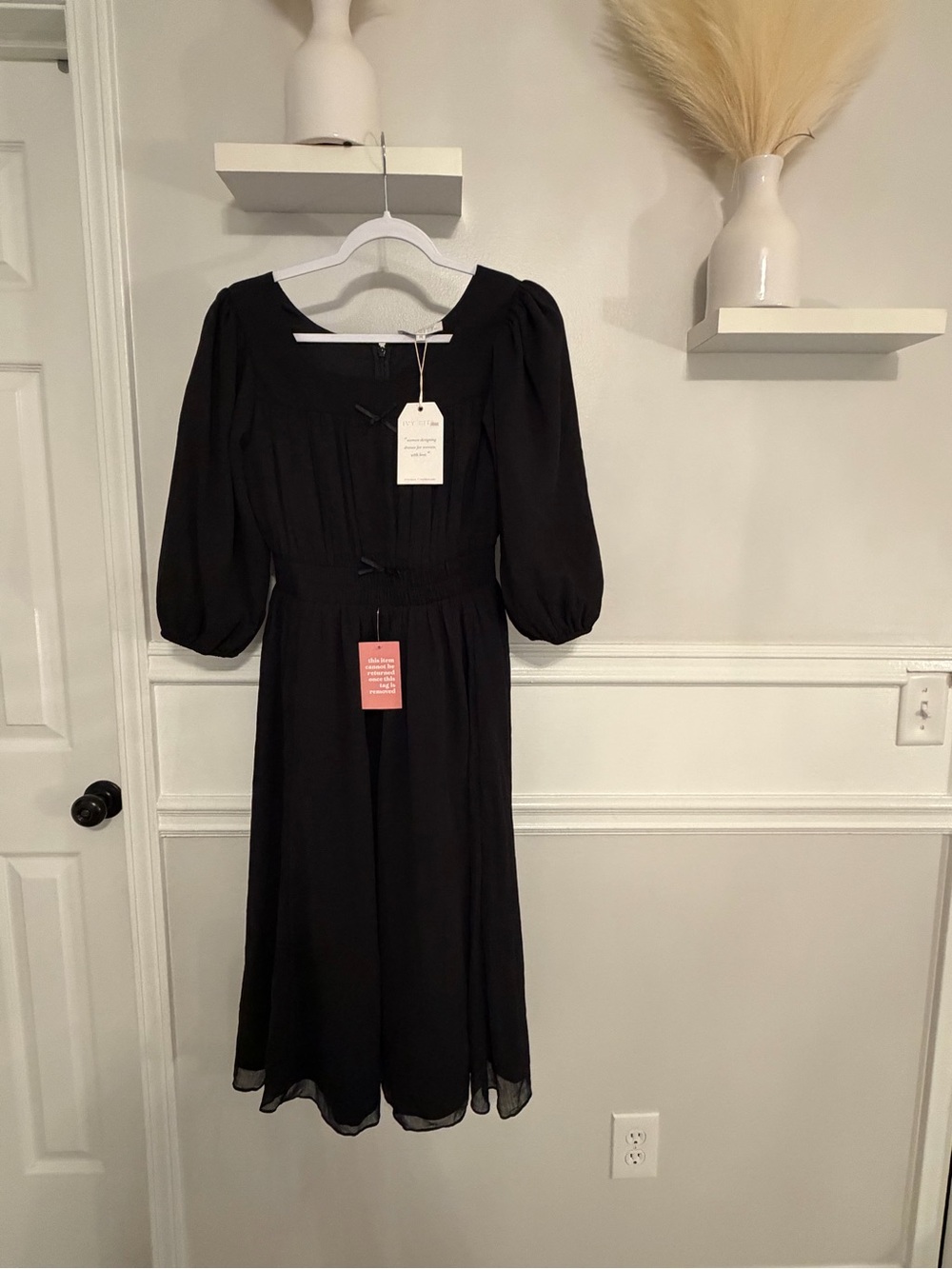 Ivy City Co Black Puff-Sleeve Midi Dress